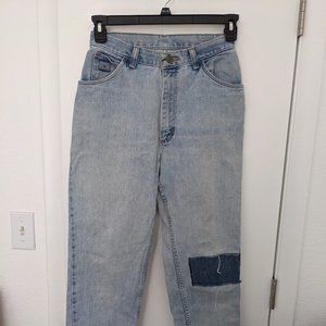 Light-wash Mom Jeans w Patch